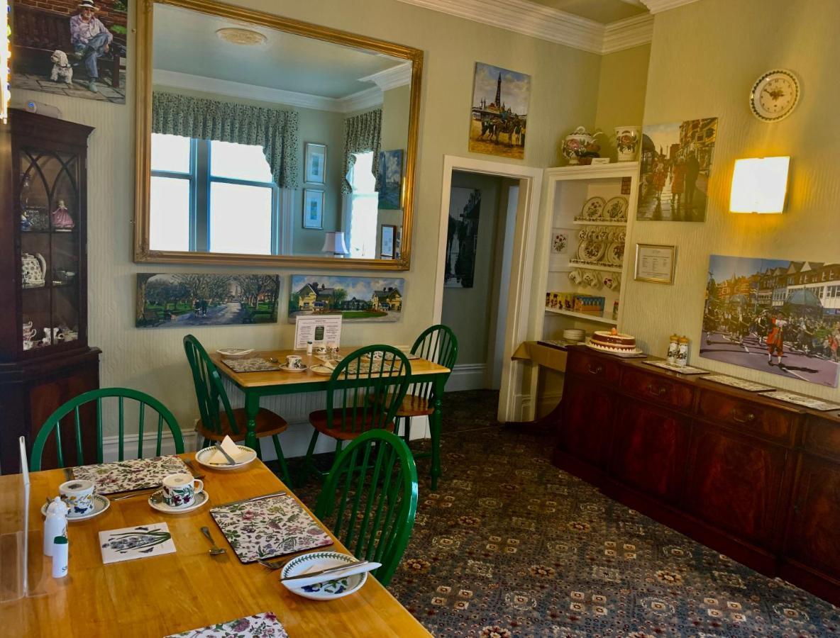 The Gaydon Bed & Breakfast Lytham St Annes Bagian luar foto